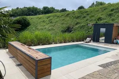 Image de Logement avec piscine et vue