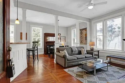 Image de Walk to Forsyth and River Street * Ideal Location