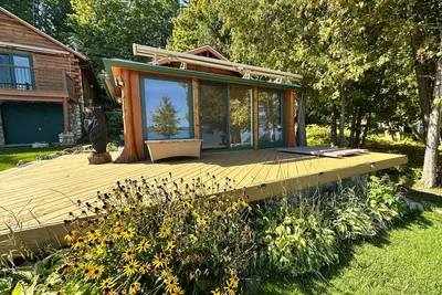 *New* Lake Charlevoix 1-Bed Hideaway