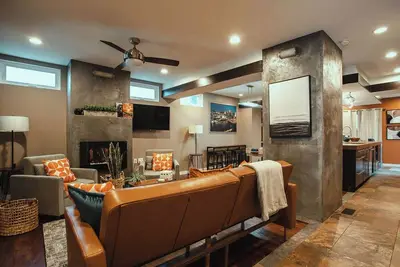 Pet-Friendly Southside Getaway - Sleeps 12