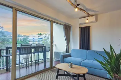 Image de Lx171 Studio design avec balcon & piscine - Marina