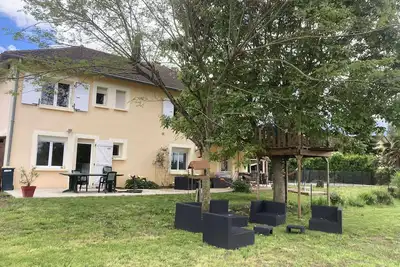 Image de Maison familiale 12 couchages - 6 chambres - piscine - très grand jardin