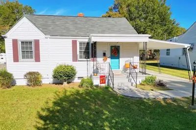 Image de Charming 2-bedroom house in Wilson with Central Heating & Cooling