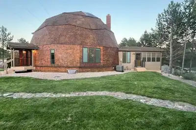 Image de Unique Dome Escape with Missouri River Views, Spacious 3 Br with Rec Room