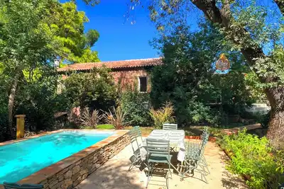 Image de Maison en pierre rénovée, au coeur des vignes, avec piscine privée chauffée