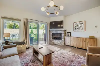 Image de Modern 1-Bed Condo in Brand New Keystone Build