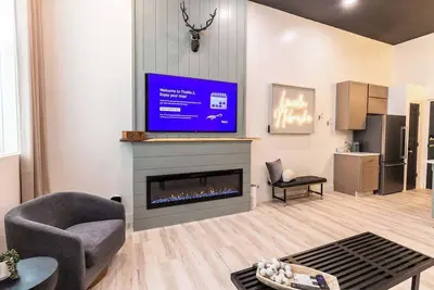 Image de Boutique 1br Condo – Walk to Memorial Stadium &