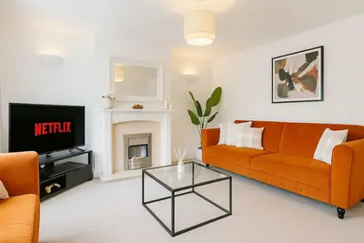 Image de Kempston Home| Sleeps 7-9 | Long Stays | Parking