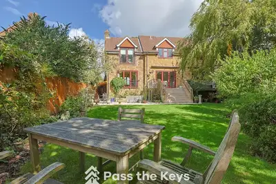 Image de Pass the Keys | Spacious, Family Home - With Parking & Garden