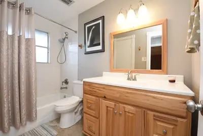 Image de Minutes to Iah, Deerbrook Mall, Great Restaurants!