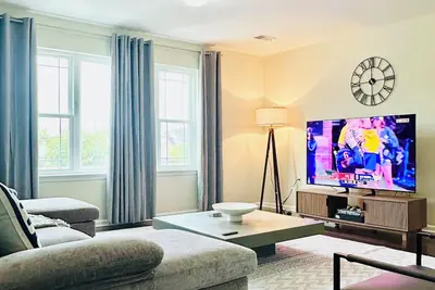 Image de 3-bedroom apartment in charming Elizabeth with free parking