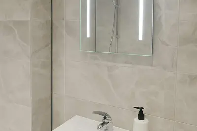 Image de Cosy High Street Retreat