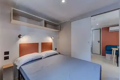 Image de Mobil-home | Comfort | 2 Ch. | 4/6 pers. | Terrasse surélevée | A/C | Tv