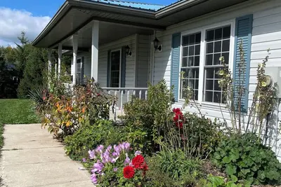 Image de Charming bungalow on 4. 5acres, trails, lakes and more near Markdale