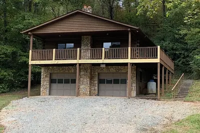 Image de Charming log cabin nestled in the beautiful Andrews, Nc.