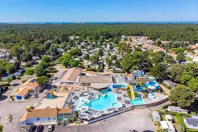 Image de Mobil-home | Classic | 2 Ch. | 4 pers. | Terrasse surélevée