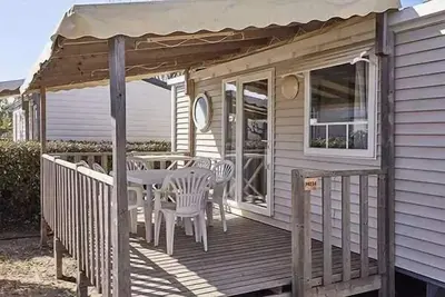 Image de Mobil-home | Premium | 3 Ch. | 6 pers. | Terrasse surélevée | A/C | Tv