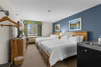 Image de Nisswa Hotel & Suites – North Long Lake Family Suite · Double Queen · Kitchenette