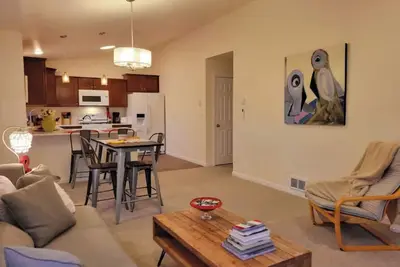 Image de Birdsnest Rest Downtown Redmond Or! Walk to restaurants, breweries and shopping!