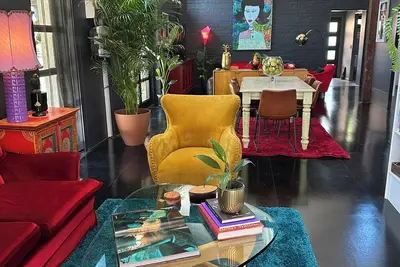 Image de Heritage charm meets desert luxe in the Hunter Valley.