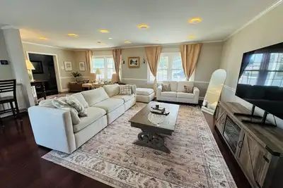 Image de Enchanting Home for Families/Groups in Sterling, 10 mins from Iad, 30 mins to Dc