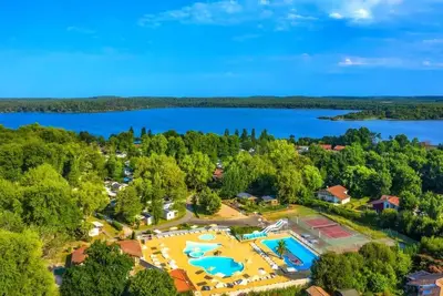 Image de Mobil-home | Comfort | 2 Ch. | 4 pers. | Terrasse surélevée | A/C