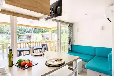 Image de Mobil-home | Premium Exclusive | 2 Ch. | 4 pers. | Terrasse surélevée | A/C | Tv