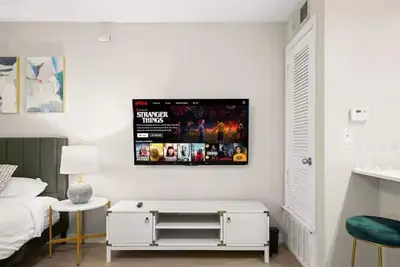 Image de Stylish Studio Near Domain