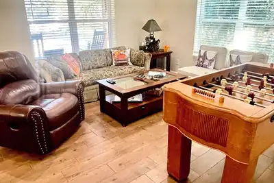 Image de Country guest house with pickle-ball court, pool and spa