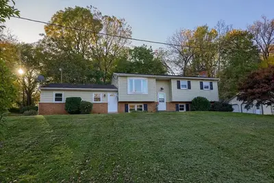 Image de Cozy 2-bedroom apartment on the Conestoga River in central Lancaster.