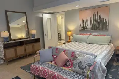 Image de Quiet, charming cottage central to all things Savannah