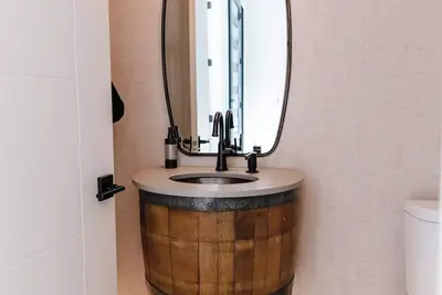 Image de Exquisite Luxury Estate Above Okanagan Lake with Panoramic Sunset views!