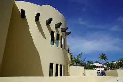 Image de Villa Famlee: Sleeps 12 with pool, hot tub and beach access