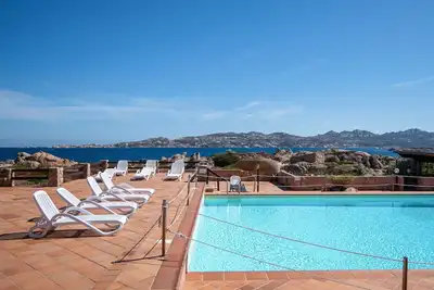 Image de Joli appartement pour 6 personnes avec Wifi, climatisation, piscine, Tv et patio