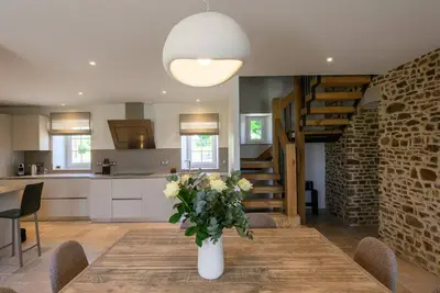 Image de Maison de Charme avec Piscine Privée, Salle de Fitness et Sauna