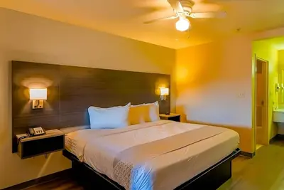 Image de Charming Room beside La Terraza Grill with Pool Access and Free Breakfast