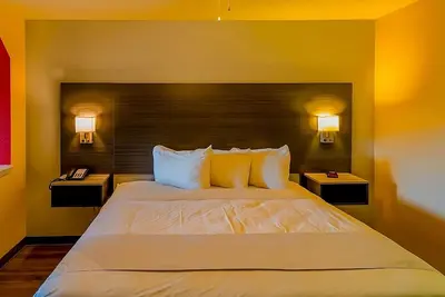Image de Comfortable Room near H-E-B with Outdoor Swimming Pool and Free Parking