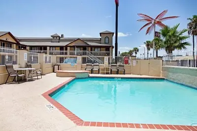 Image de Stylish Unit Close To Mall - Outdoor Pool, Pets Welcome, Free Parking