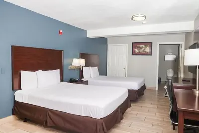 Image de Spacious Unit Near Convention Center - Outdoor Pool & Pet Friendly Stay