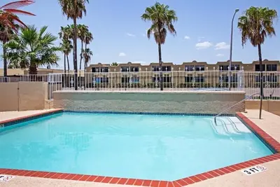 Image de Affordable Unit Near Quinta Mazatlan - Pet Friendly With Free Parking