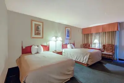 Image de Room w/ Essentials Perfect for Budget-Friendly Travel Near Gallup Sites