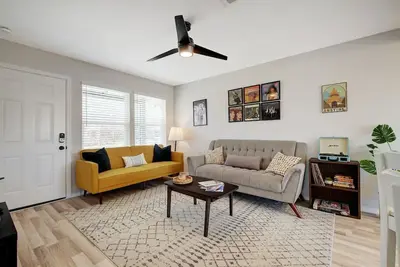 Image de Cozy Vintage 3br Near Mueller|Family &Pet Friendly