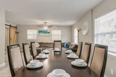 Image de Melbourne 6 bed/2 bath Sleeps 12 Beds 5King/1Qn