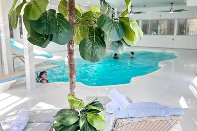 Image de Luxury 8br Lodge w/ Heated Indoor Pool • Game Room • Near Lake Wallenpaupack