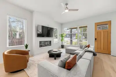 Image de Modern Luxury in West Midtown 4br with Rooftop