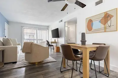 Image de Landing | Spectacular 2bd in Maryvale Village