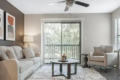 Image de Landing | Chic 2bd, Gym, Pool