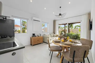 Image de New 2br loft 5 min to Palm Beach & Snorkel Area #1