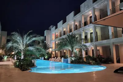 Image de Wariruri Unit 3-17 Lux Condo 2 Bd/2bth/2 private balconies/3rd floor in Noord