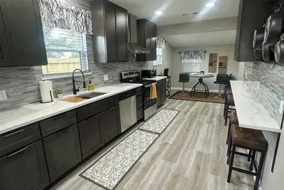 Image de Santa's helpers helped us decorate the perfect Gingerbread Cottage.